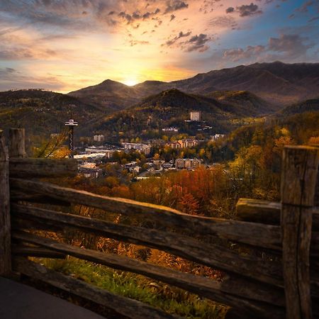 River Song, Near River, Hot Tub, Foosball, Wifi 1089 Free Tickets Each Paid Day, Dollywood And More Sevierville Esterno foto
