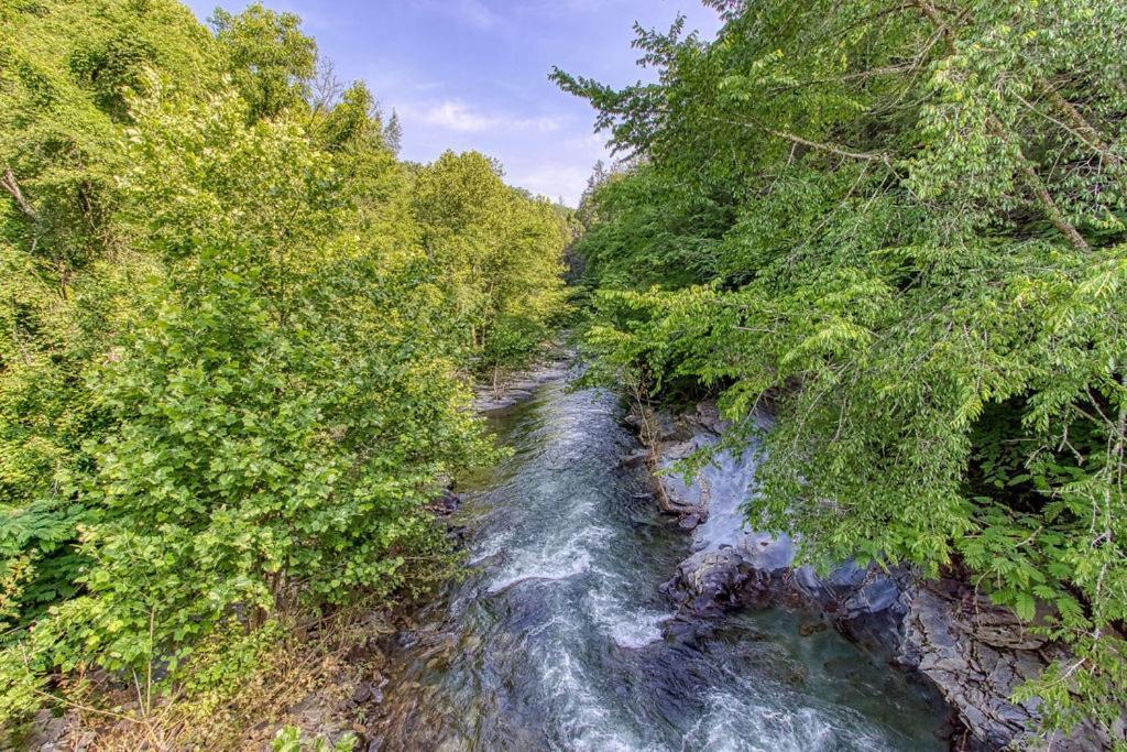 River Song, Near River, Hot Tub, Foosball, Wifi 1089 Free Tickets Each Paid Day, Dollywood And More Sevierville Esterno foto