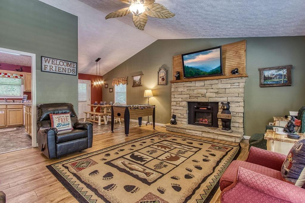 River Song, Near River, Hot Tub, Foosball, Wifi 1089 Free Tickets Each Paid Day, Dollywood And More Sevierville Esterno foto
