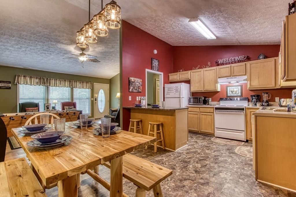 River Song, Near River, Hot Tub, Foosball, Wifi 1089 Free Tickets Each Paid Day, Dollywood And More Sevierville Esterno foto