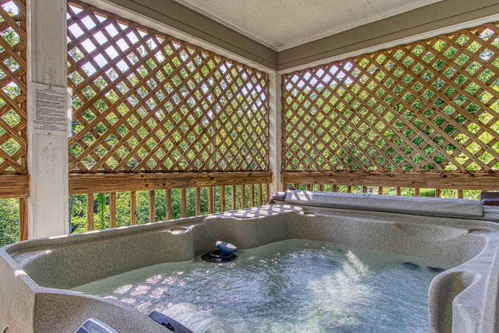 River Song, Near River, Hot Tub, Foosball, Wifi 1089 Free Tickets Each Paid Day, Dollywood And More Sevierville Esterno foto