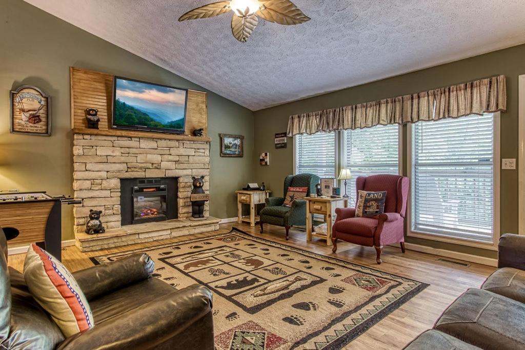 River Song, Near River, Hot Tub, Foosball, Wifi 1089 Free Tickets Each Paid Day, Dollywood And More Sevierville Esterno foto