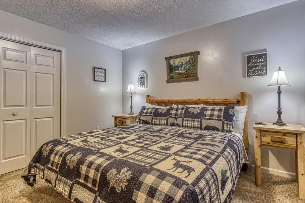 River Song, Near River, Hot Tub, Foosball, Wifi 1089 Free Tickets Each Paid Day, Dollywood And More Sevierville Esterno foto