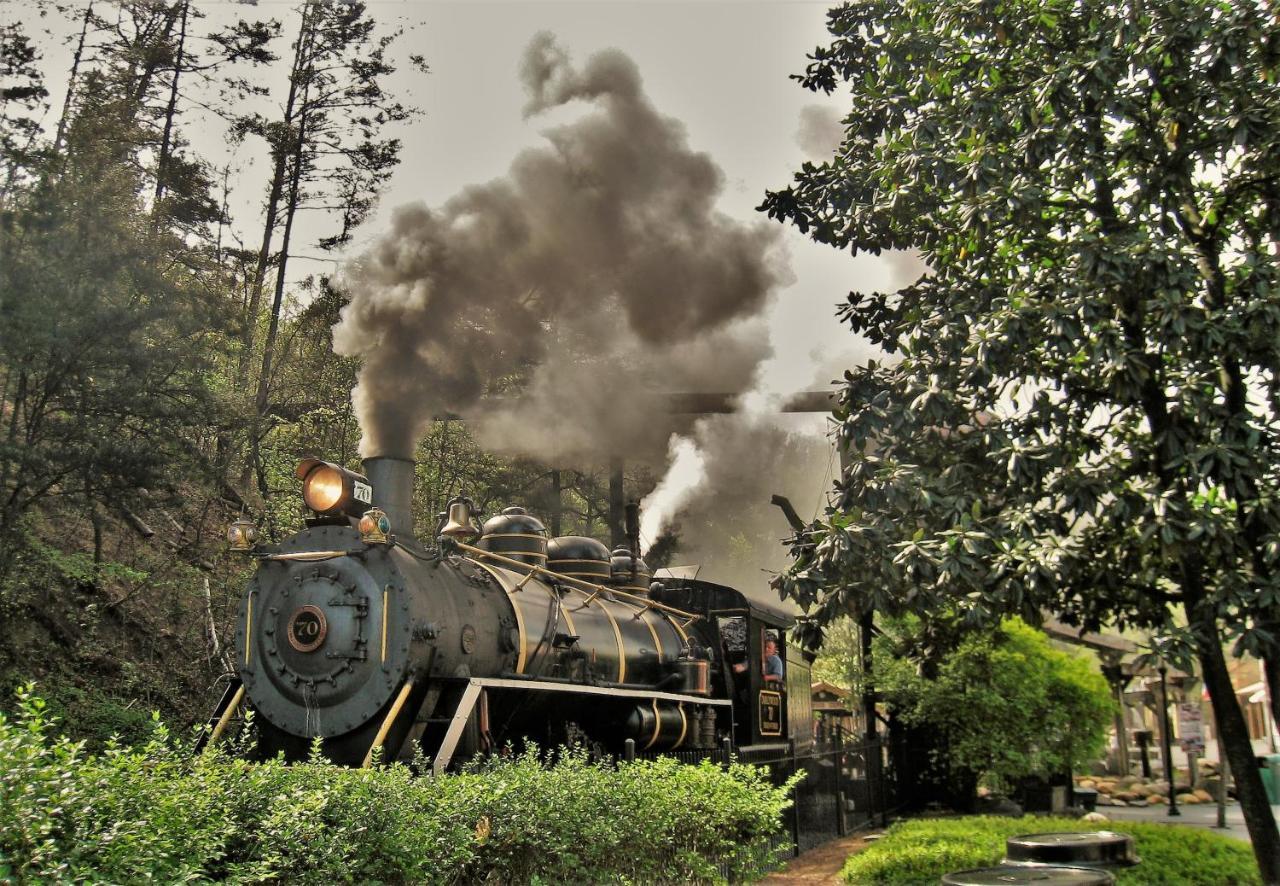 River Song, Near River, Hot Tub, Foosball, Wifi 1089 Free Tickets Each Paid Day, Dollywood And More Sevierville Esterno foto